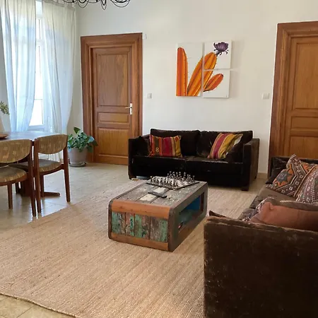 Au Coeur Du Village De *