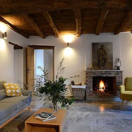 Au Coeur Du Village De