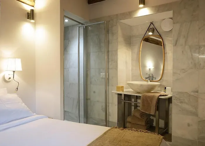 Au Coeur Du Village De Apartament