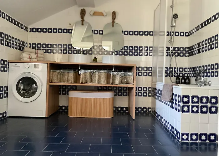 Au Coeur Du Village De *