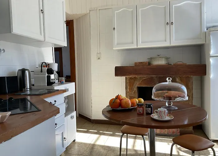Au Coeur Du Village De Apartament