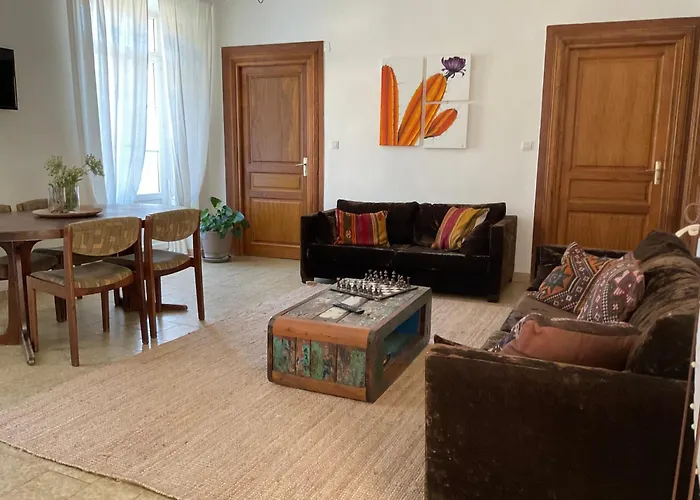 Au Coeur Du Village De *